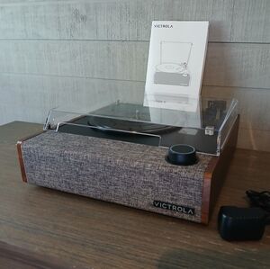 Victrola Eastwood ll  3 Speed Bluetooth Turntable with Built-in Speakers. FF#333